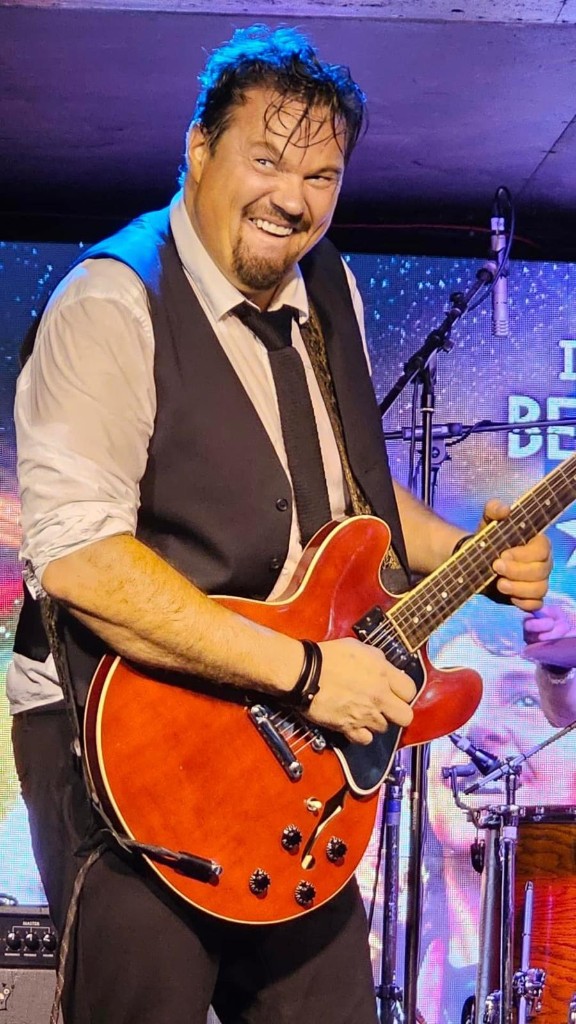 Håvard Pedersen live on stage with sunburst electric guitar — power trio